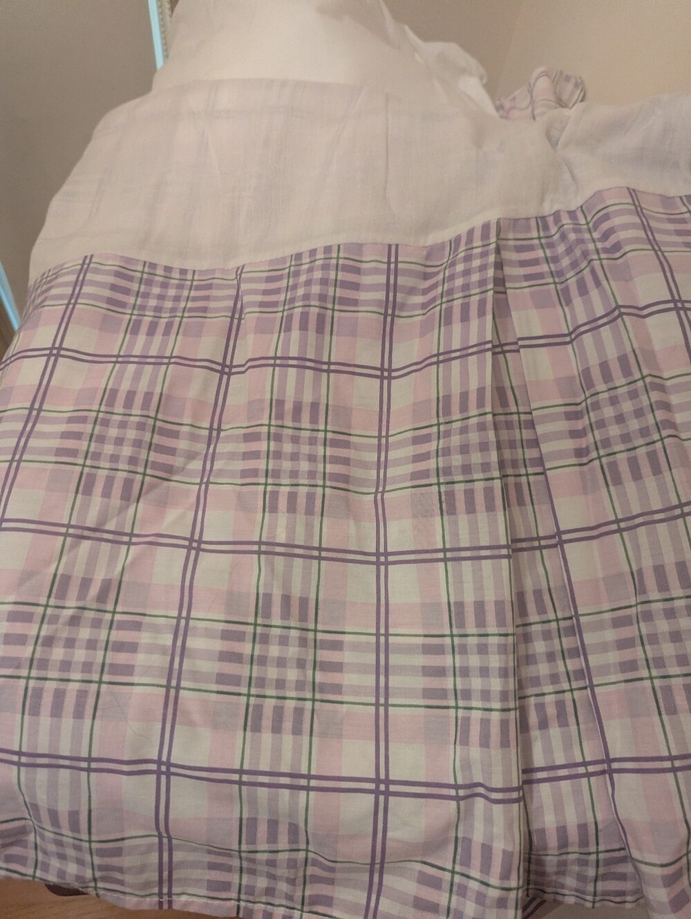 Queen bed skirt